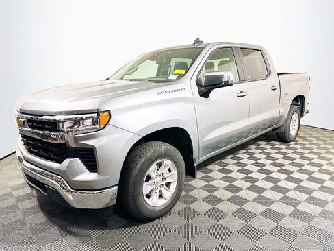 Used 2025 Chevrolet Silverado 1500 LT image 4