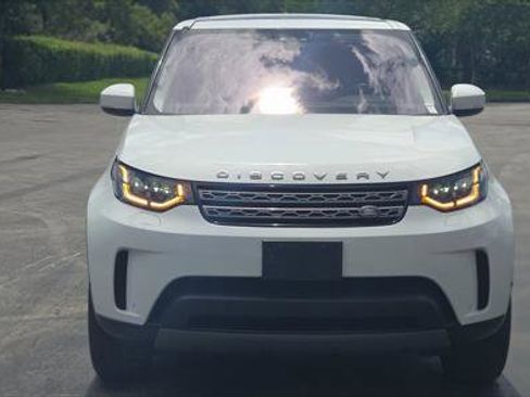 Used 2019 Land Rover Discovery SE image 11