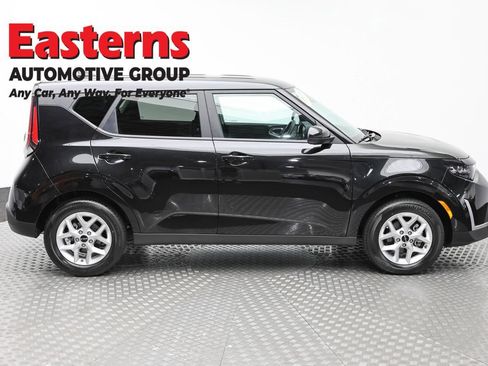 Used 2025 Kia Soul LX w/ LX Technology Package FWD image 4