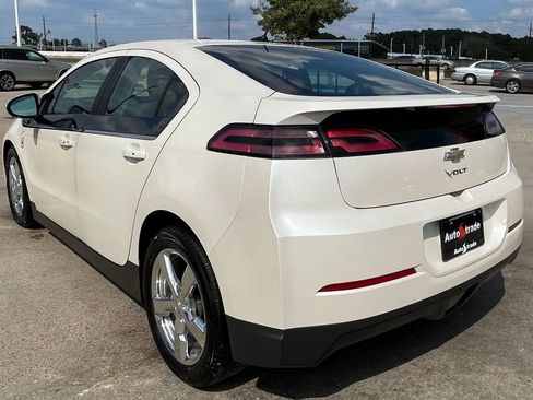 Used 2014 Chevrolet Volt Premium w/ Premium Trim Package FWD image 6