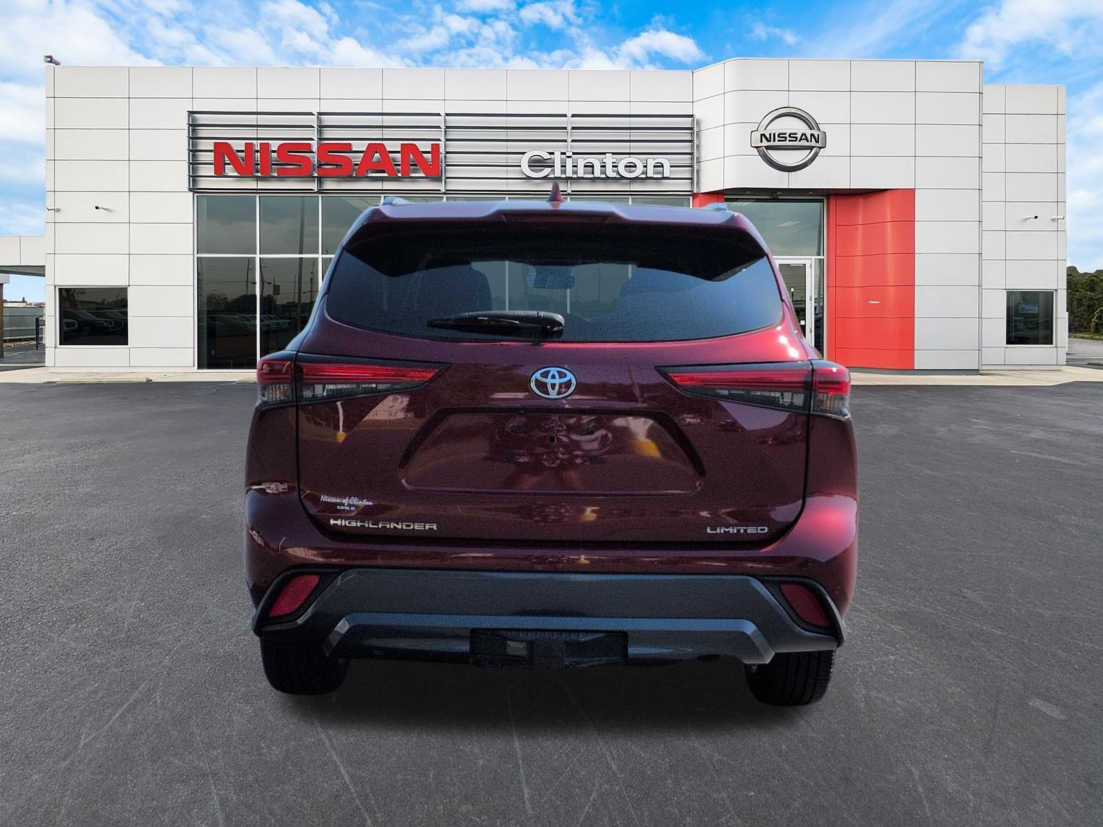 Used 2023 Toyota Highlander Limited FWD image 4