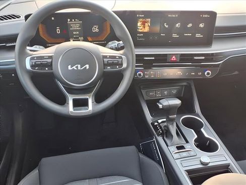 New 2026 Kia K5 LXS FWD image 5