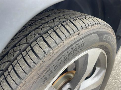 Used 2019 Jeep Cherokee Limited image 10