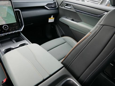 New 2026 GMC Acadia AT4 w/ Luxury Package AWD/4WD image 14