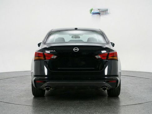 Used 2025 Nissan Altima 2.5 SV image 7