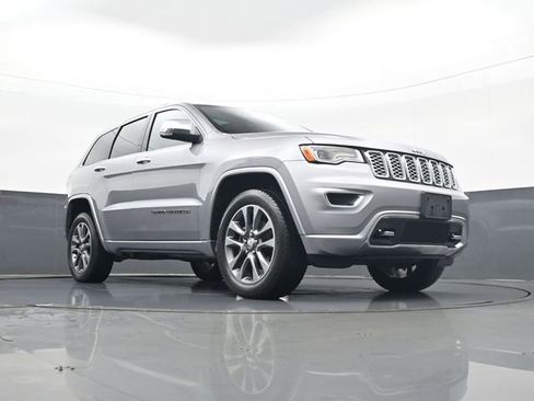 Used 2018 Jeep Grand Cherokee Overland AWD/4WD image 23