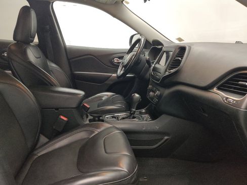 Used 2019 Jeep Cherokee Latitude Plus w/ Cold Weather Group image 21