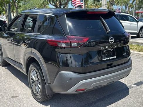 Used 2023 Nissan Rogue S AWD/4WD image 5