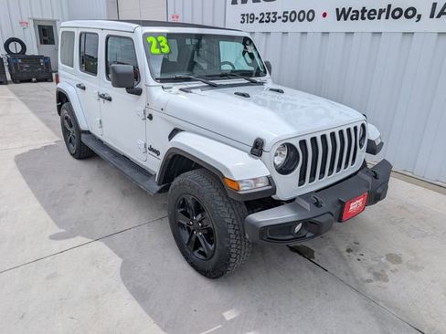 Used 2023 Jeep Wrangler Unlimited Sahara AWD/4WD image 9