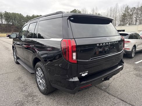 Used 2025 Ford Expedition Active image 5
