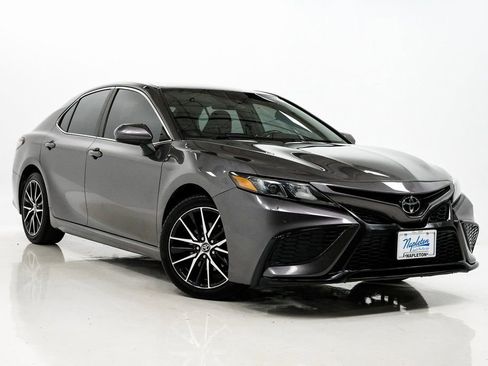 Used 2021 Toyota Camry SE image 5