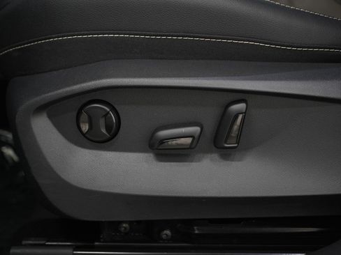 Used 2022 Volkswagen Taos SEL image 29