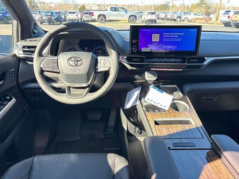New 2026 Toyota Sienna Platinum image 11