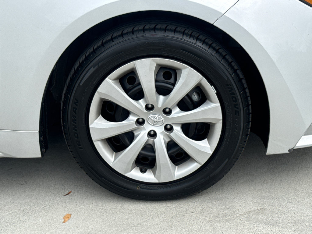 Used 2025 Toyota Corolla LE FWD image 11