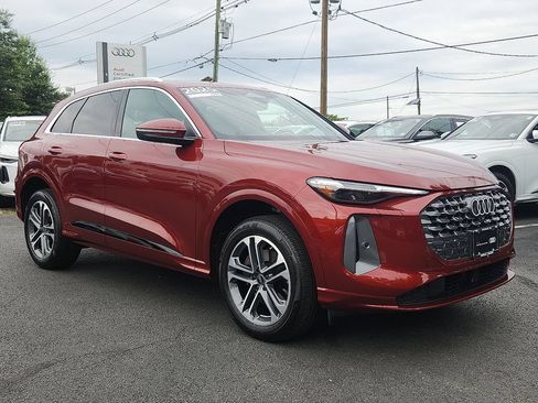 Certified 2025 Audi Q5 Premium Plus w/ Premium Plus AWD/4WD image 2