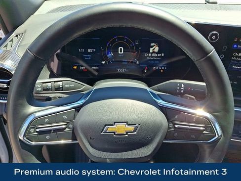 Used 2025 Chevrolet Equinox LT AWD/4WD image 4