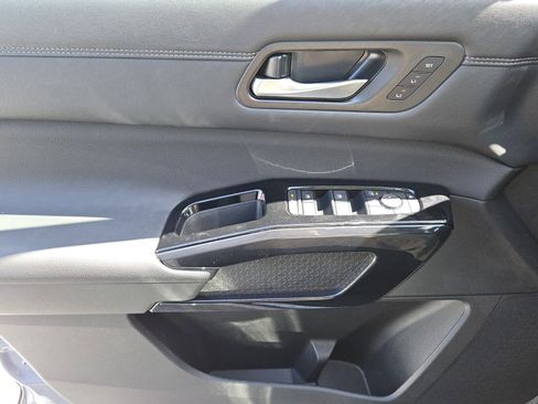 New 2026 Nissan Pathfinder Platinum FWD image 15