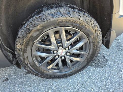 Used 2019 GMC Acadia SLT AWD/4WD image 27