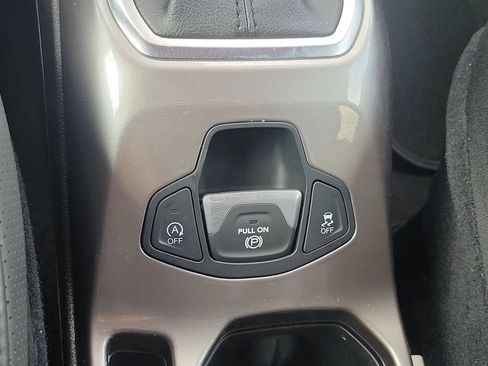 Used 2021 Jeep Renegade Limited AWD/4WD image 23
