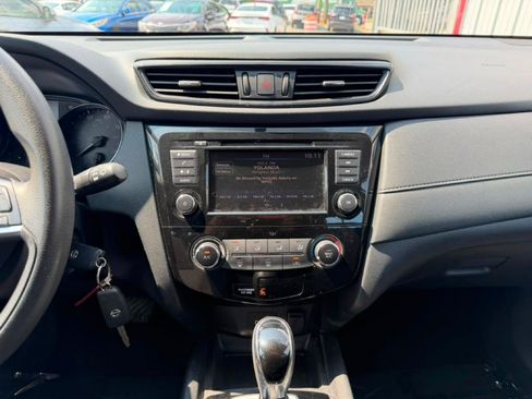 Used 2018 Nissan Rogue S FWD image 24