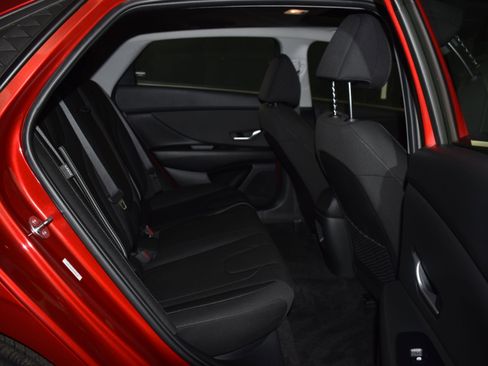 Used 2025 Hyundai Elantra SEL image 12