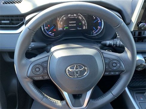 Used 2023 Toyota RAV4 SE image 19