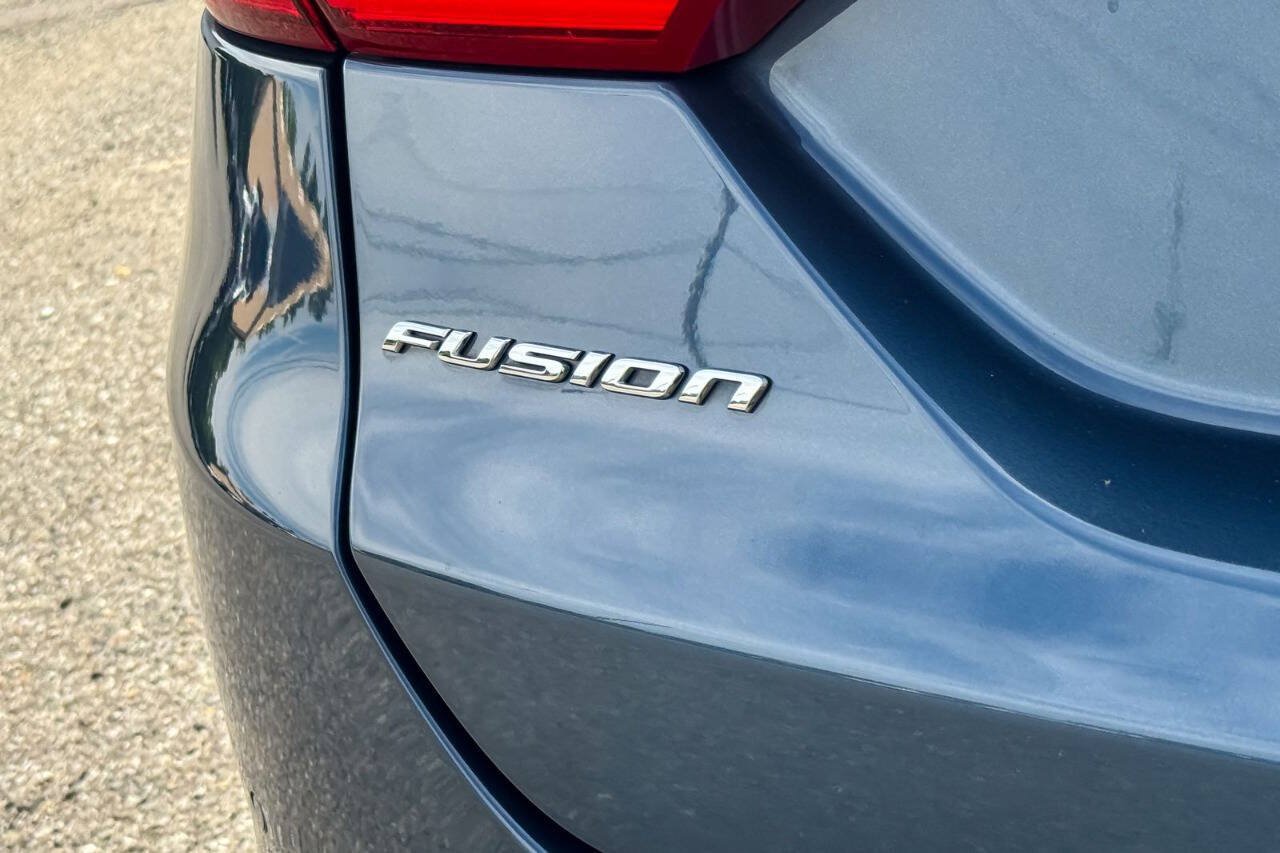 Used 2018 Ford Fusion SE w/ Fusion SE Technology Package FWD image 14