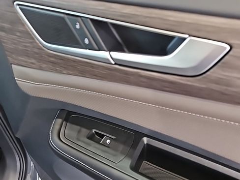 New 2026 Volkswagen Atlas SEL image 12