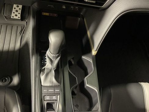 Used 2025 Toyota Camry SE AWD/4WD image 30