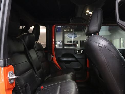Used 2019 Jeep Wrangler Unlimited Sahara image 19