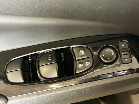 Used 2024 Nissan Altima 2.5 SR w/ SR Premium Package image 18