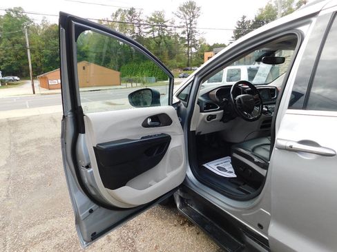 Used 2021 Chrysler Voyager Lxi w/ Cold Weather Group image 23