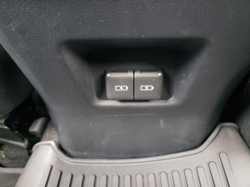 Used 2025 Toyota RAV4 XLE AWD/4WD image 13