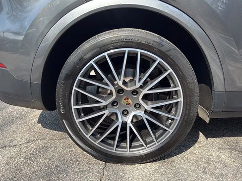 Used 2020 Porsche Cayenne image 12