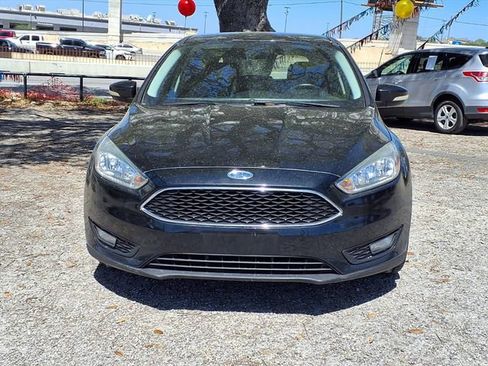 Used 2015 Ford Focus SE w/ SE Sport Package FWD image 2
