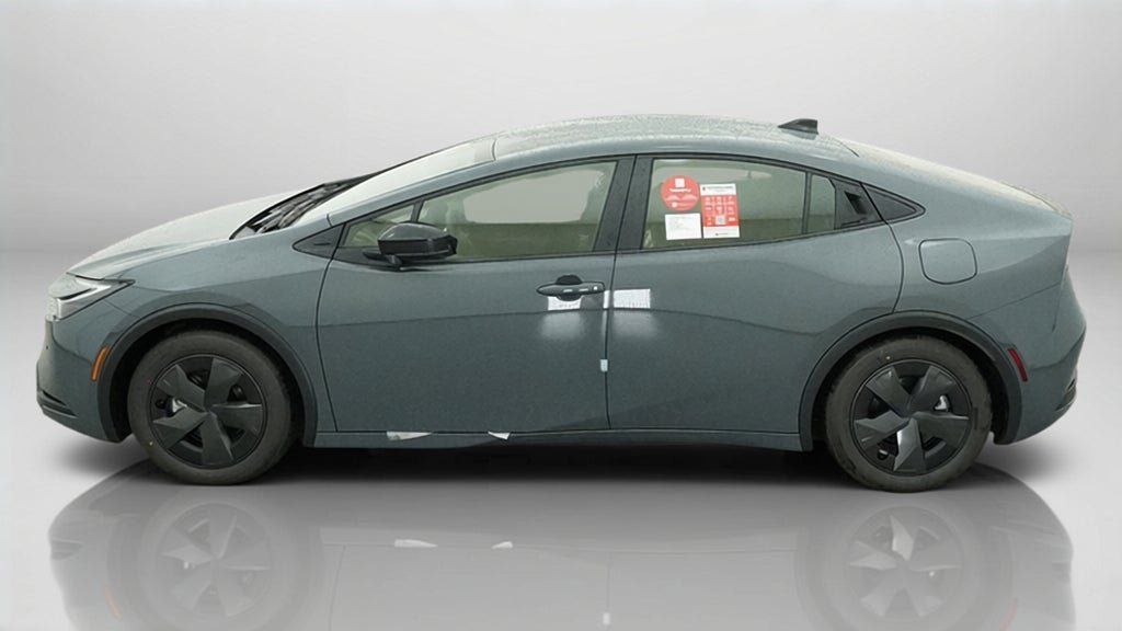 New 2027 Toyota Prius Plug-In Hybrid FWD image 3