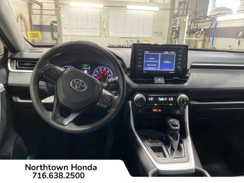 Used 2021 Toyota RAV4 XLE FWD image 16