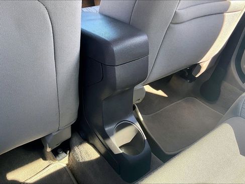 Used 2010 Ford Focus SE image 30