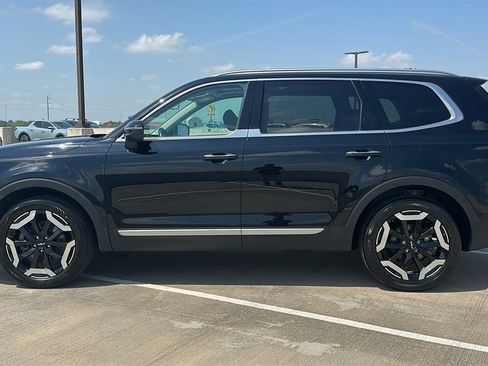 Used 2025 Kia Telluride S FWD image 10