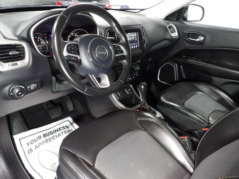 Used 2019 Jeep Compass Latitude image 9