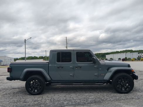 Used 2024 Jeep Gladiator Sport AWD/4WD image 2