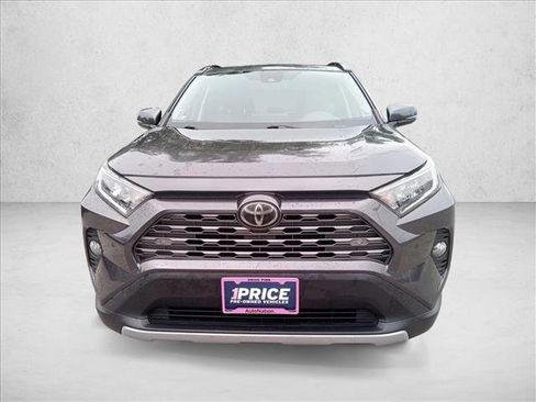Used 2019 Toyota RAV4 Limited FWD image 2