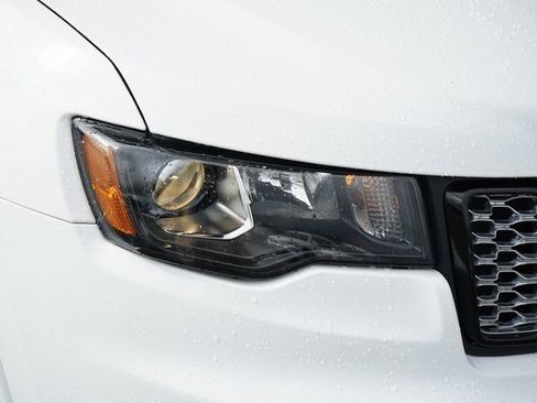 Used 2022 Jeep Grand Cherokee Laredo X image 12