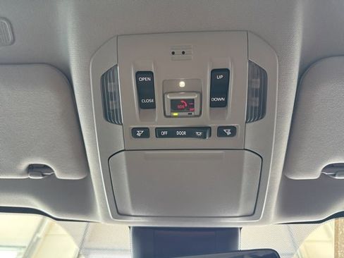 Used 2023 Toyota Highlander XLE image 29