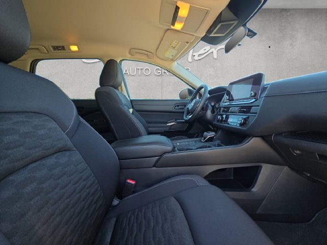 Used 2025 Nissan Pathfinder S FWD image 24