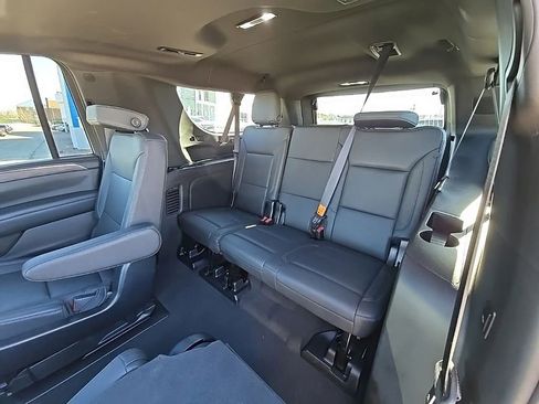 Used 2023 Chevrolet Suburban Z71 w/ Luxury Package image 40