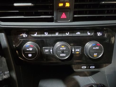 Used 2024 Volkswagen Jetta SE FWD image 17