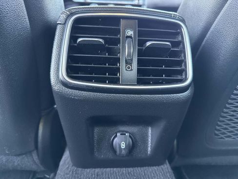 Used 2022 Genesis G70 2.0T image 30