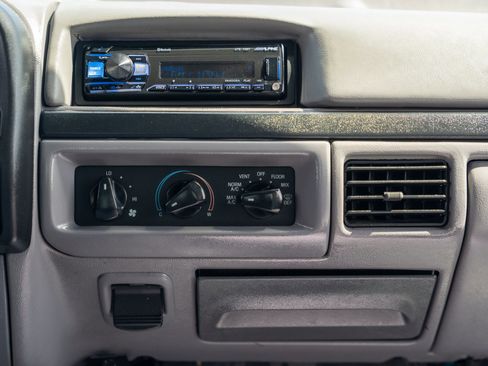 Used 1997 Ford F250 XLT image 26