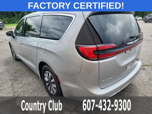Used 2023 Chrysler Pacifica Touring-L FWD image 6